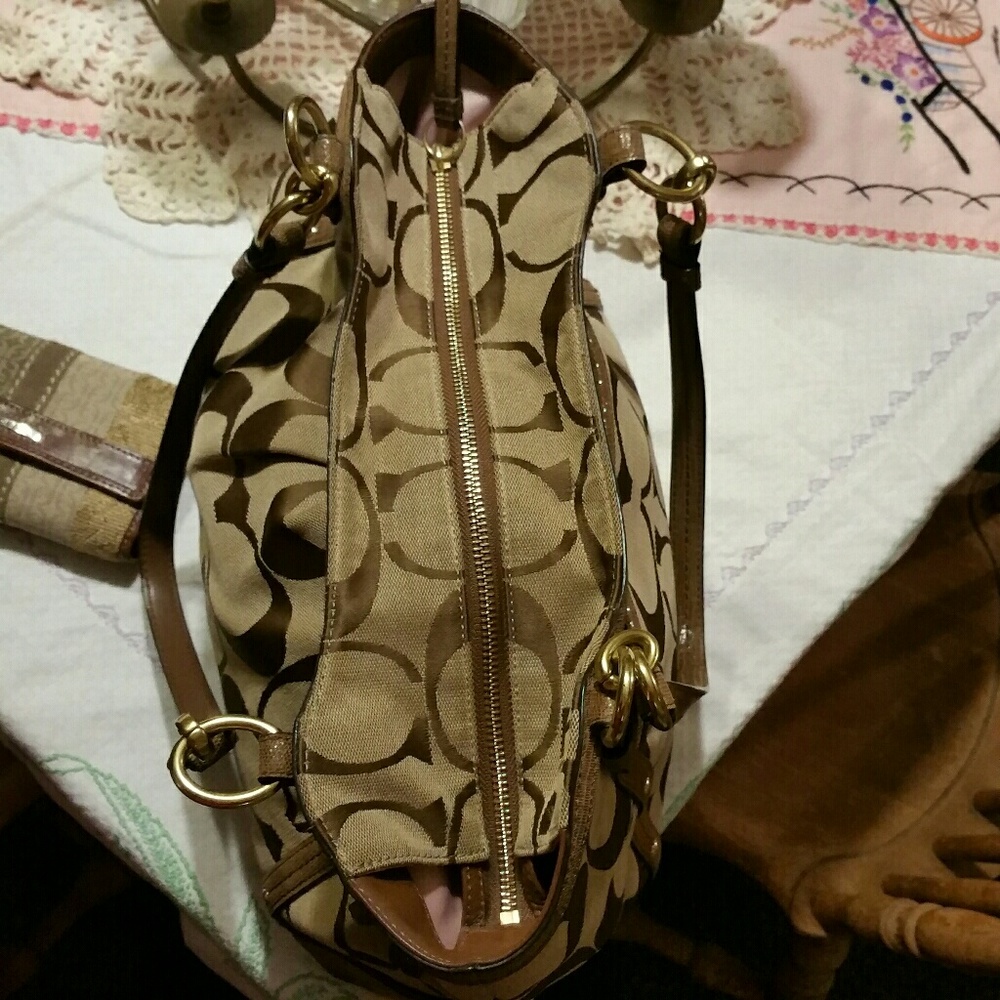 Coach Handbag - Picture 7 of 8